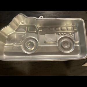 1991 Firetruck Wilton Cake Pan